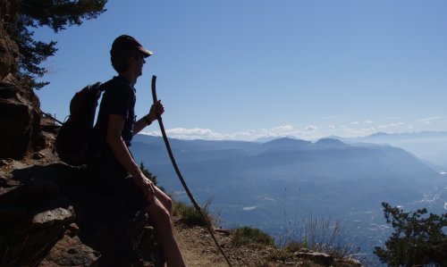 Wandern - Blick vom Berg ins Meraner Land